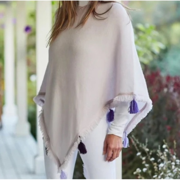 beryll Sweaters - NWT BERYLL ONE SIZE 100% cashmere pink poncho cape‎ sweater with Pom poms